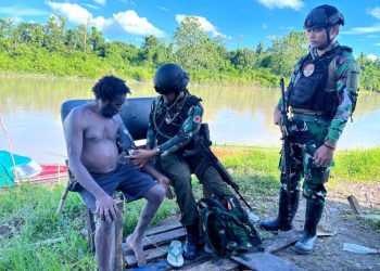 Bakti Sosial Prajurit Marinir TNI AL Kepada Masyarakat Di Wilayah Yahukimo