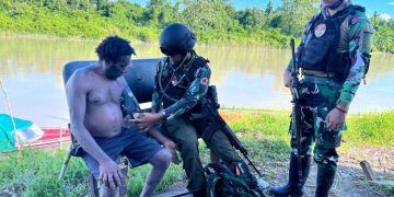 Bakti Sosial Prajurit Marinir TNI AL Kepada Masyarakat Di Wilayah Yahukimo