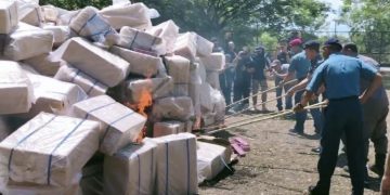 TNI AL Musnahkan Ratusan Dus Rokok Ilegal Hasil Tangkapan