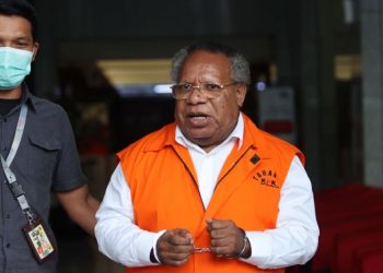 Eks Bupati Mimika Eltinus Omaleng Divonis 2 Tahun Penjara