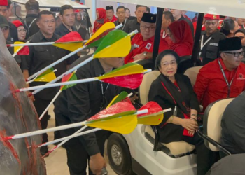 Patung Banteng Berdarah Tertusuk Panah Ditampilkan Di Arena Rakernas PDI Perjuangan