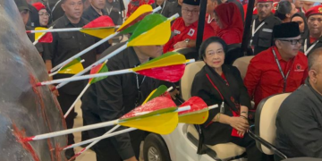 Patung Banteng Berdarah Tertusuk Panah Ditampilkan Di Arena Rakernas PDI Perjuangan