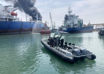 Aksi Cepat Prajurit TNI AL Bantu Padamkan Kebakaran Kapal MT. Gebang Di Banten