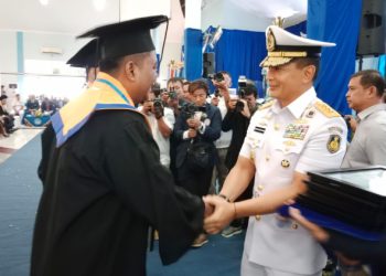 KSAL Sampaikan Pesan Penting Kepada Wuisudawan/ti  Universitas Hang Tuaah Surabaya
