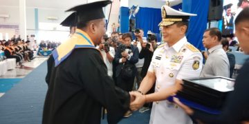 KSAL Sampaikan Pesan Penting Kepada Wuisudawan/ti  Universitas Hang Tuaah Surabaya