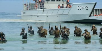 LATIHAN PERTAHANAN PANTAI TNI AL BERSAMA US NAVY DAN USMC PADA LATMA CARAT 2024