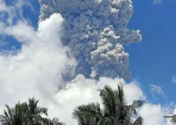 Gunungapi Ibu Kembali Erupsi, Tinggi Kolom Abu Teramati Capai 7.000 Meter