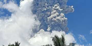 Gunungapi Ibu Kembali Erupsi, Tinggi Kolom Abu Teramati Capai 7.000 Meter