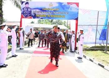 SEMANGATI PRAJURIT BINTARA MARITIM, KSAL TINJAU POS BABINPOTMAR DAN KEGIATAN BAKTI SOSIAL DI PERAWANG RIAU