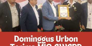 Dinilai Tokoh Papua yang Berjasa, MIO INDONESIA Berikan Penghargaan untuk Dominggus Adrian Urbon