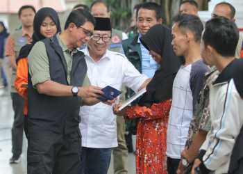 Kepala BNPB Berikan Stimulan Perbaikan Rumah Rusak Tahap Keempat Bagi Warga Terdampak Gempa Cianjur