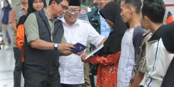 Kepala BNPB Berikan Stimulan Perbaikan Rumah Rusak Tahap Keempat Bagi Warga Terdampak Gempa Cianjur
