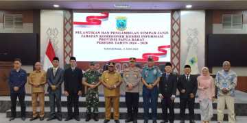 Pelantikan dan pengambilan sumpah janji jabatan Anggota KIP, di kantor Gubernur provinsi Papua Barat//GRW