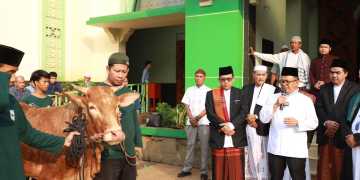 Pj. Wali Kota Bekasi Shalat Idul Adha Sekaligus Serahkan Hewan Qurban Pemko Bekasi
