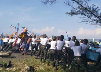 LAKA LAUT NELAYAN TERJADI DI PANTAI CEMARA BANYUWANGI, TNI AL GERAK CEPAT EVAKUASI
