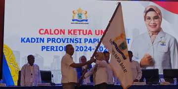 Hj. Suryati Faisal Terpilih secara Aklamasi sebagai Ketum Kadin Papua Barat