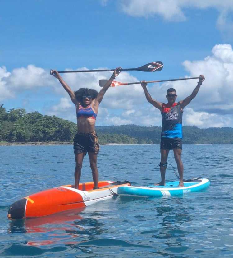 Tim Dayung Papua Barat saat berlatih di perairan Manokwari dalam rangka PON XXI Aceh, Sumatara Utara