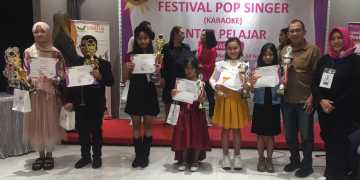 Asda II Pemkot Bekasi Hadiri Penyerahan Piala Festival Pop Singer