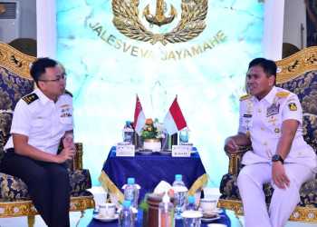 Tingkatkan Kerjasama Antar Angkatan Laut Negara Sahabat, Kasal Terima Courtesy Call Kasal Singapura