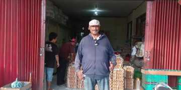 Abdul Makmur Saba, pengusaha ternak ayam petelur dan ayam di kabupaten. Manokwari, Papua Barat//GRW