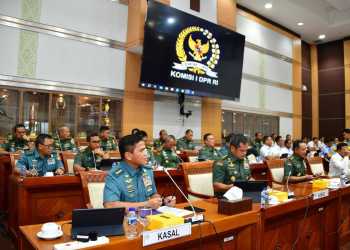 FOKUSKAN KESEJAHTERAAN MASYARAKAT, KASAL HADIRI RAPAT KERJA KOMISI I DPR RI