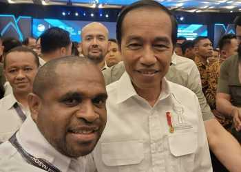 Jefferson Thomas Baru, S.sos, Sekretaris KAPP provinsi Papua Barat bersama Presiden Jokowi