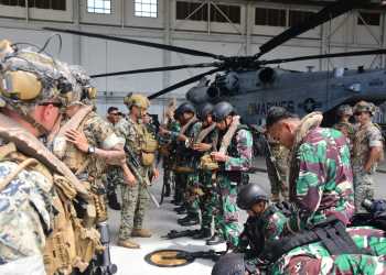 PRAJURIT KORPS MARINIR TNI AL DAN US MARINES LATIHAN ASSAULT SUPPORT