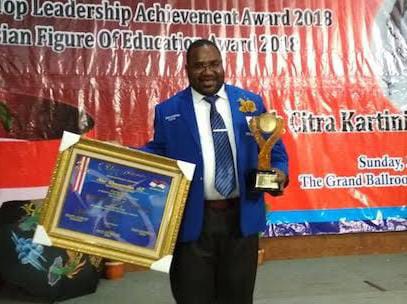 Sius Dowansiba, SE (alm), intelektual asli Papua