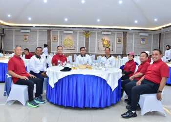 JALIN SINERGITAS, KASAL BERSERTA JAJARANNYA GELAR  OLAHRAGA BERSAMA PEJABAT PT. PERTAMINA DI SARANG PETARUNG MARINIR CILANDAK