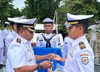 Dansatrol Lantamal X Pimpin Sertijab KRI Albakora 867 di Manokwari