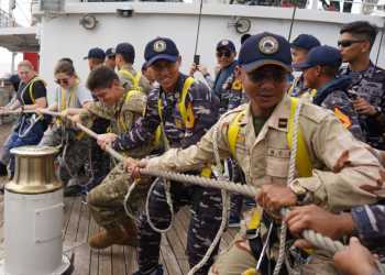 SATGAS KJK 2024 KENALKAN PENGETAHUAN PERAN LAYAR DAN PARADE ROLL CADET APCS DI PERAIRAN JAWA