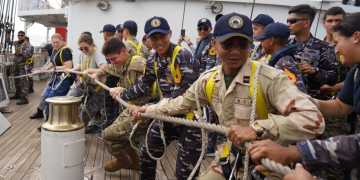 SATGAS KJK 2024 KENALKAN PENGETAHUAN PERAN LAYAR DAN PARADE ROLL CADET APCS DI PERAIRAN JAWA