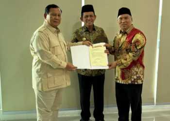 Ketua umum Partai Gerindra Prabowo Subianto Serahkan Rekomendasi kepada Pasangan Ansar Ahmad dan Nyangyang Harris Pratamura di Pilkada Kepri