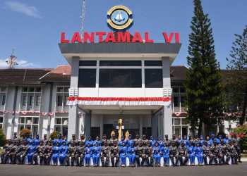 KUNJUNGI MAKASSAR, KASAL TATAP MUKA DENGAN PRAJURIT SERTA TINJAU FASILITAS PANGKALAN UTAMA TNI AL