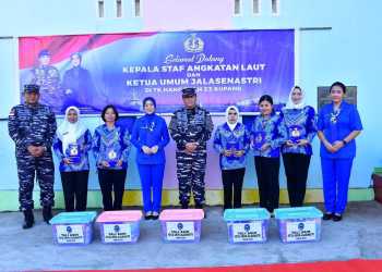 WUJUD KEPEDULIAN PIMPINAN, KASAL TINJAU FASILITAS DAN BERIKAN TALI ASIH DI KUPANG