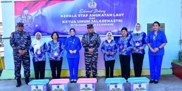 WUJUD KEPEDULIAN PIMPINAN, KASAL TINJAU FASILITAS DAN BERIKAN TALI ASIH DI KUPANG