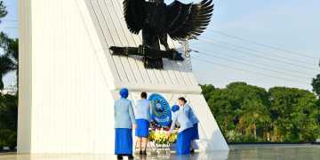 Jelang HUT Ke-78, Jalasenastri Laksanakan Ziarah di TMP Kalibata