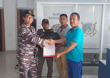 Penyerahan Kapal TB.L.Maritim/Bg Surya Mas Hasil Pemeriksaan Dari Lanal Kendari Ke KSOP Kelas II Kendari