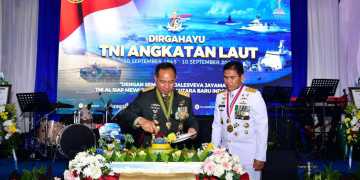 Pertama Kali Dalam Sejarah, Perayaan HUT TNI AL Ke- 79 Dilaksanakan di Atas KRI Dipimpin Panglima TNI Jenderal TNI Agus Subiyanto   