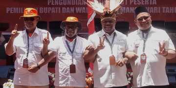 Pengambilan Nomor Urut di KPU Manokwari, Paslon BERBUDI 1 dan HERO 2