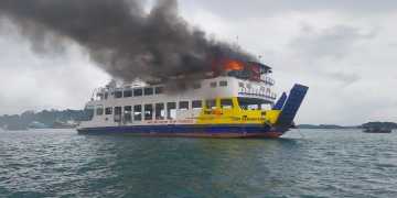 Kapal Roro Terbakar di Punggur Batam, TNI AL Berhasil Evakuasi 12 ABK