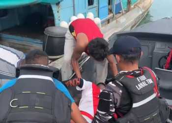 Prajurit TNI AL Berhasil Evakuasi Nelayan Yang Meninggal di Perairan Karimun Anak Riau