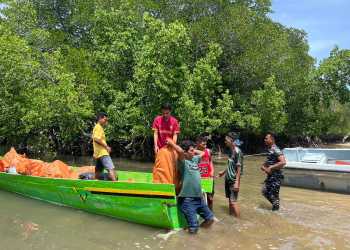 PRAJURIT TNI AL GAGALKAN PELAKU “ILLEGAL SMUGGLING” DI KUPANG