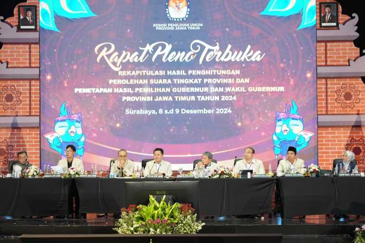 Jajaran Komisioner KPU Jatim saat Rapat Pleno terbuka (Foto. Dok KPU Jatim)