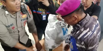 UPAYA PENYELUNDUPAN SENJATA API ILEGAL DI PELABUHAN AMBON BERHASIL DIGAGALKAN PRAJURIT MARINIR TNI AL