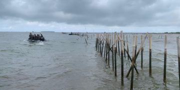 HINGGA SAAT INI, SEKITAR 13,9 KM PAGAR LAUT DI TANGERANG BERHASIL DIBONGKAR TNI AL BERSAMA INSTANSI MARITIM DAN MASYARAKAT NELAYAN