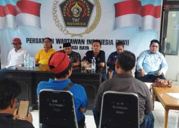 Persatuan Wartawan Indonesia Bekasi Raya merupakan organisasi profesi yang bertujuan untuk meningkatkan kualitas serta mendukung perkembangan wartawan di wilayah Bekasi Raya.