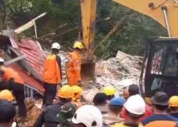 Terjadi tanah longsor di Tiban Koperasi Sekupang Batam 4 orang Meninggal Dunia, Belasan Orang dievakuasi