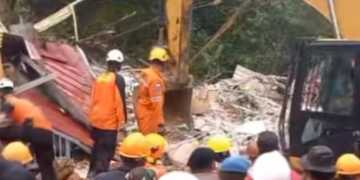 Terjadi tanah longsor di Tiban Koperasi Sekupang Batam 4 orang Meninggal Dunia, Belasan Orang dievakuasi