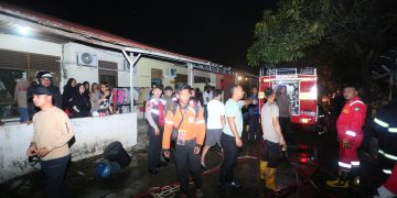 RESPONS CEPAT POLDA KEPRI TANGANI KEBAKARAN DI ASRAMA POLRESTA BARELANG